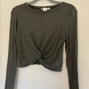 Long sleeve knotted crop top